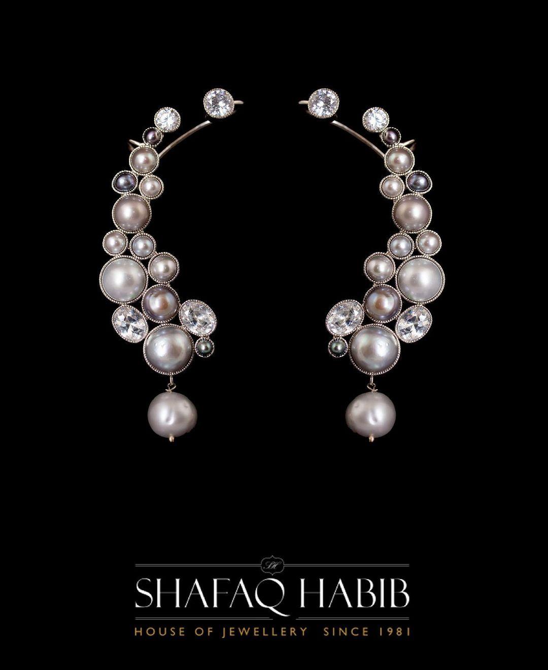 earring,Earcuff in silver grey with grey pearls
